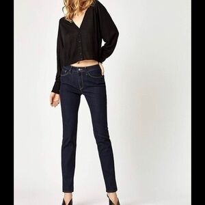 MAVI ‘Kendra’ jeans. Size 23 with 31” inseam. Straight leg. High rise.